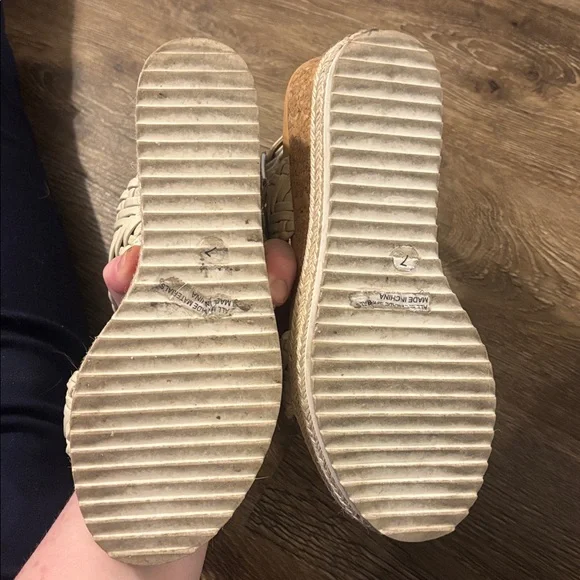 Woven DV Wedge Sandals - Picture 6 of 6